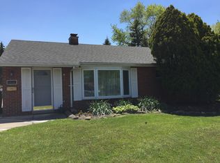 26347 Dale Ct, Roseville, MI 48066
