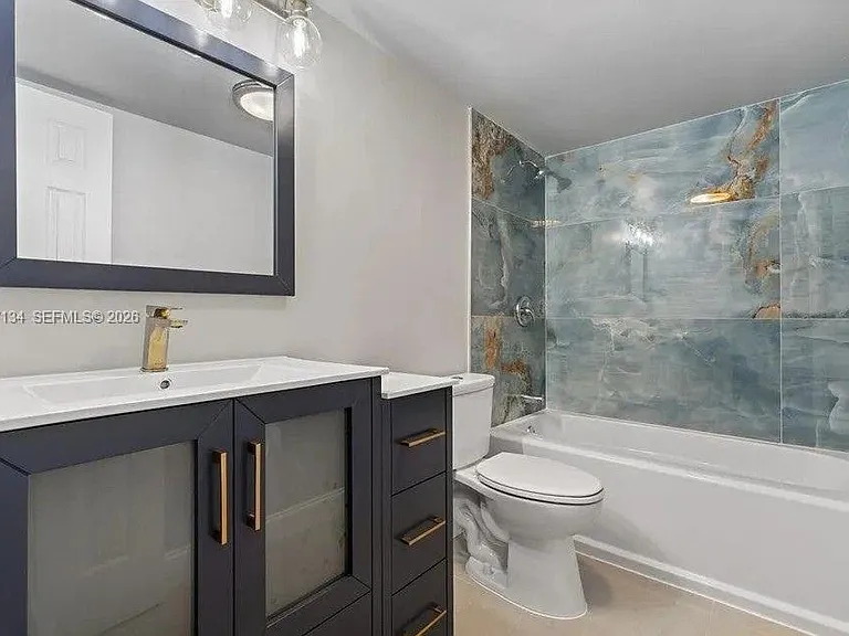 1400 NE 54th St #102 — Photo 23