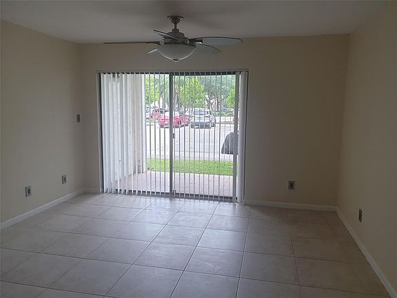 5th image of 520 S Park Rd #1812