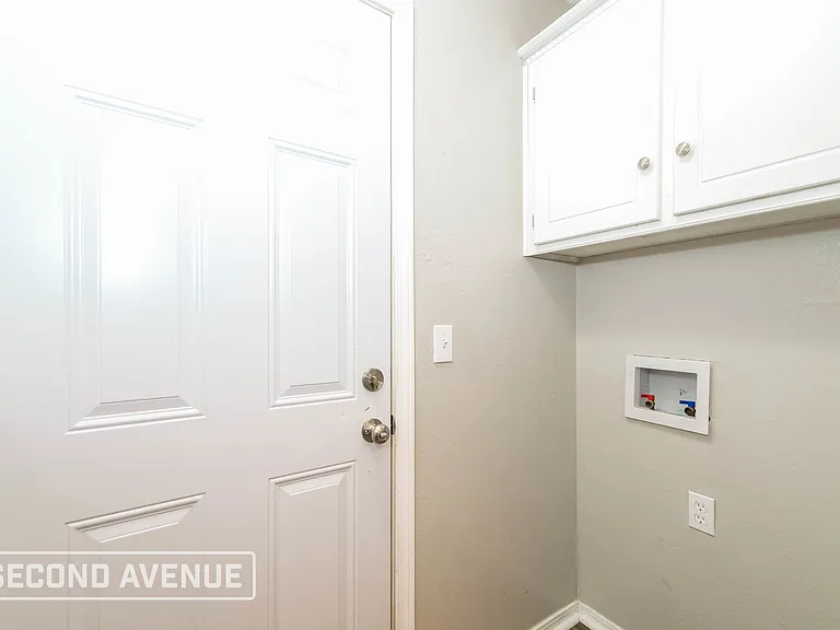 1417 Edinburg Dr — Photo 11