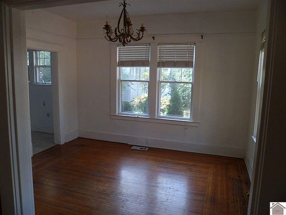 4th image of 620 E College St
