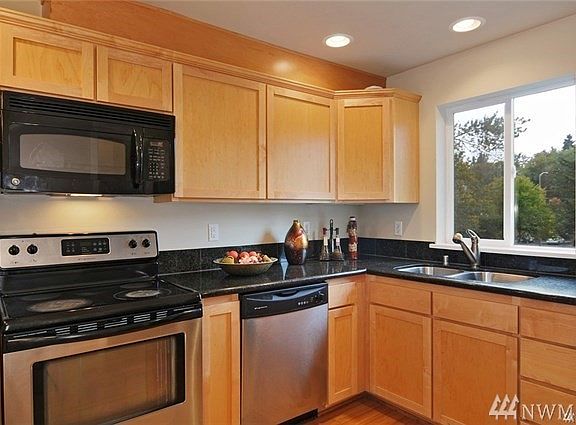4th image of 4507 S Trenton St Unit B
