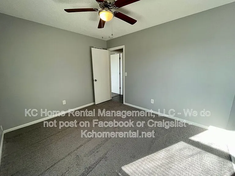 10606 N Oak Trafficway — Photo 15