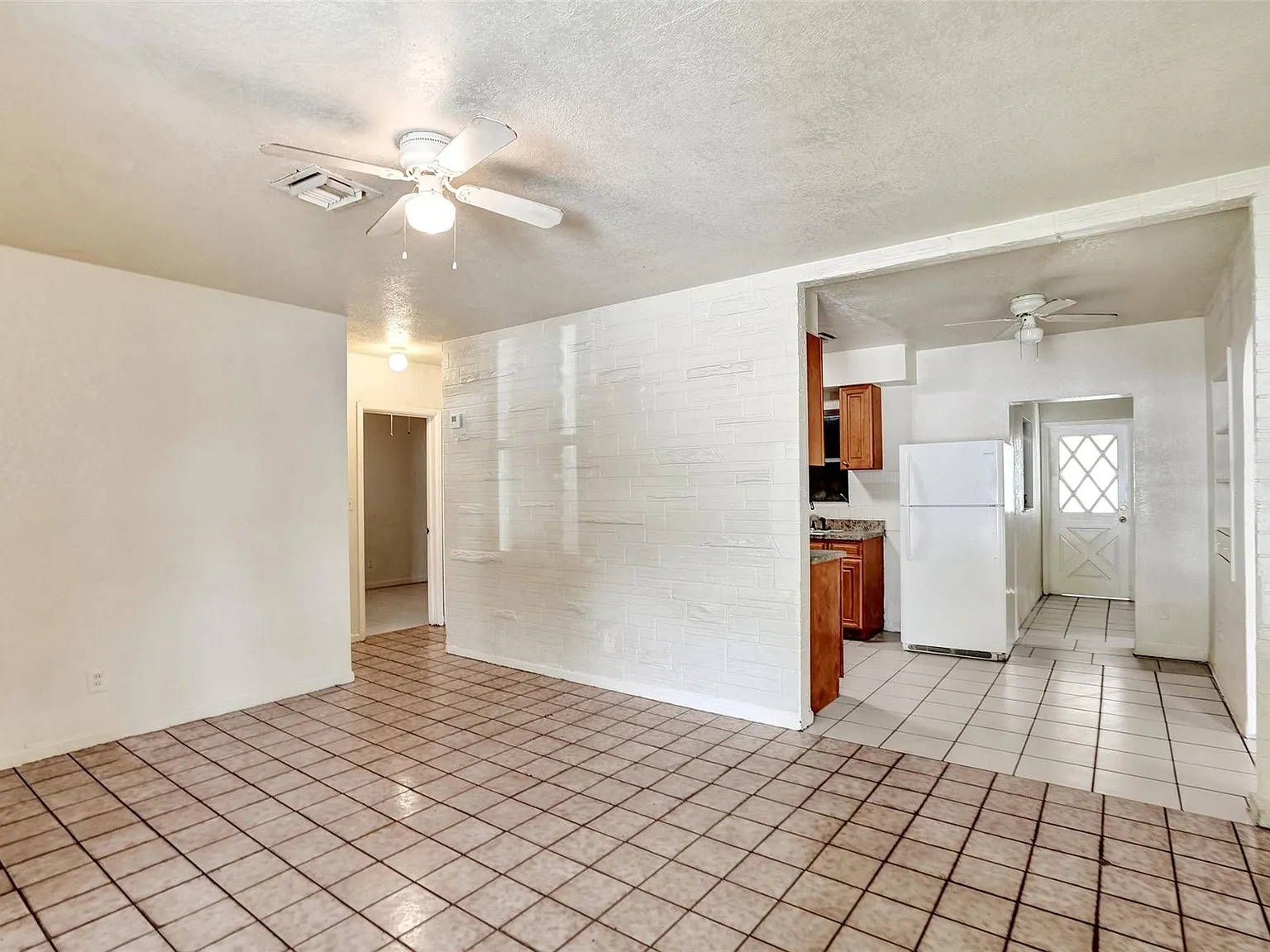 3 bed, 2.0 bath, 1307 sqft, $2,900 — Photo 4