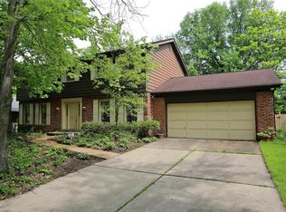 15658 Heathercroft Dr, Chesterfield, MO