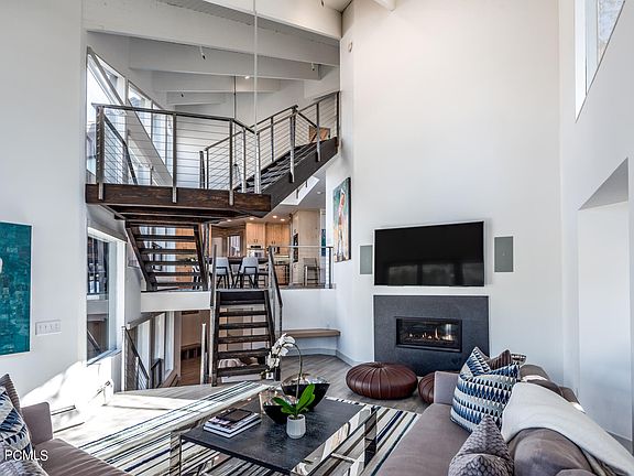 4th image of 1056 Pinnacle Dr #22