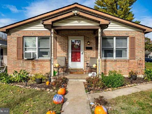679 Spruce St, Pottstown, PA 19464