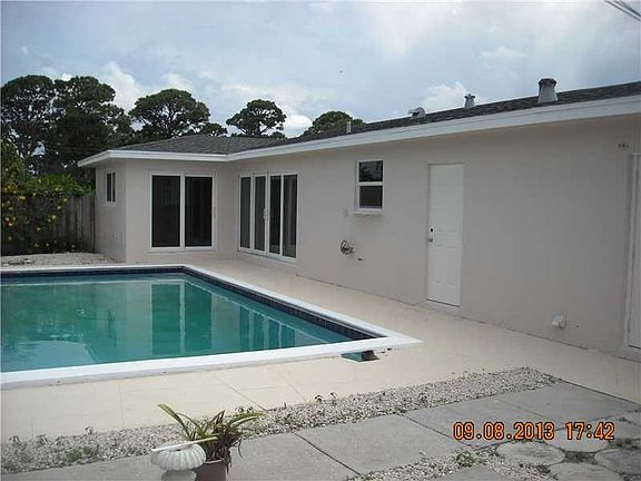 4th image of 3112 SE 1st Pl