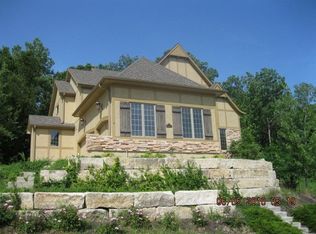 6115 Persimmon Ct, Parkville, MO 64152