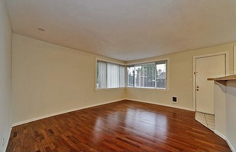 5th image of 4050 W Lake Sammamish Pkwy NE