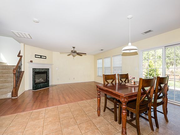 Living Room and Breakfast