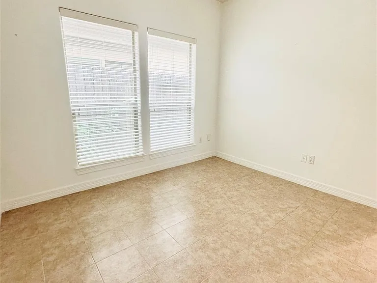 3846 Center St — Photo 9