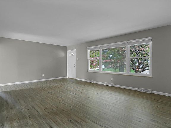 4th image of 14090 Sunland Dr