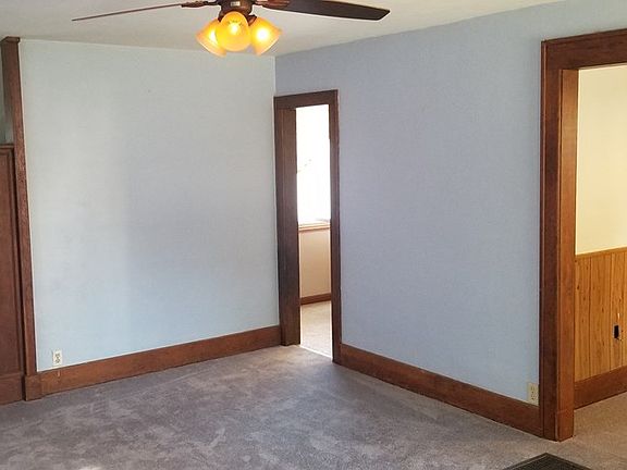 3rd image of 765 Oak Grove Ave
