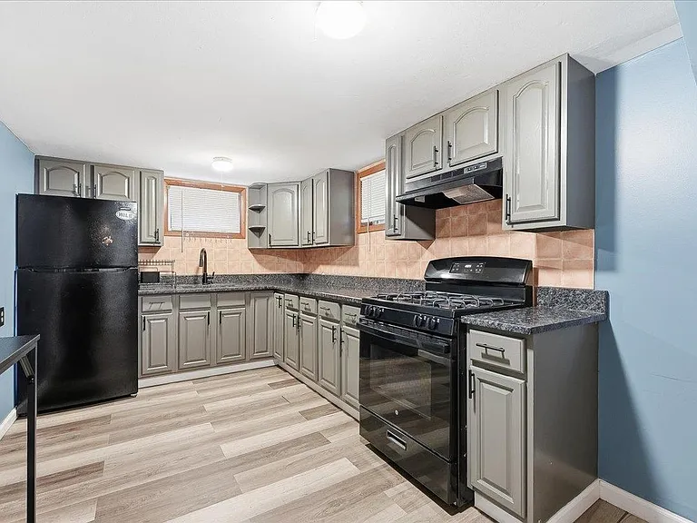 169 Zabriskie St #1 — Photo 23