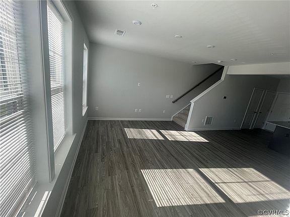 4th image of 725 McCormick Farm Dr #A