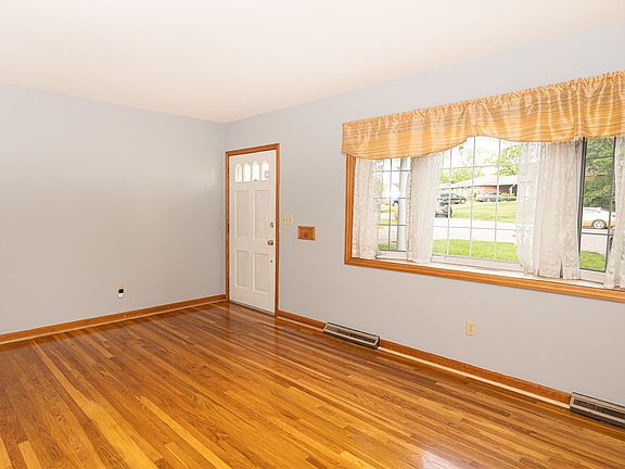 2nd image of 3237 Fairwood Ct