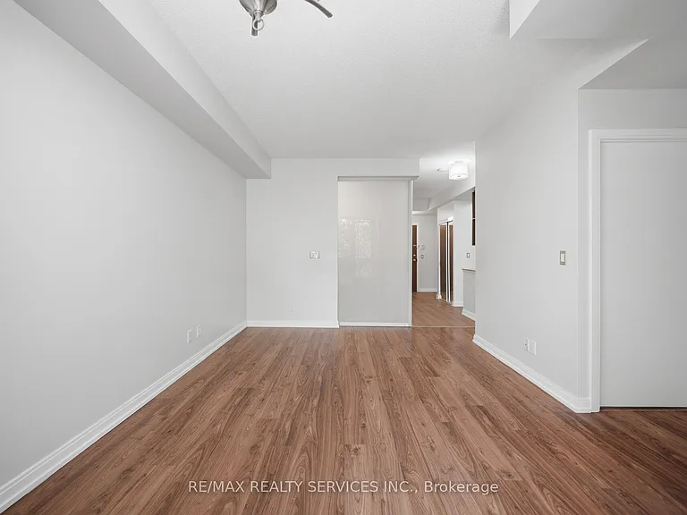 151 Village Green Sq #206 — Photo 16