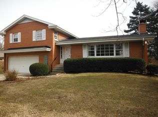 9S731 Brookbank Rd, Willowbrook, IL 60527