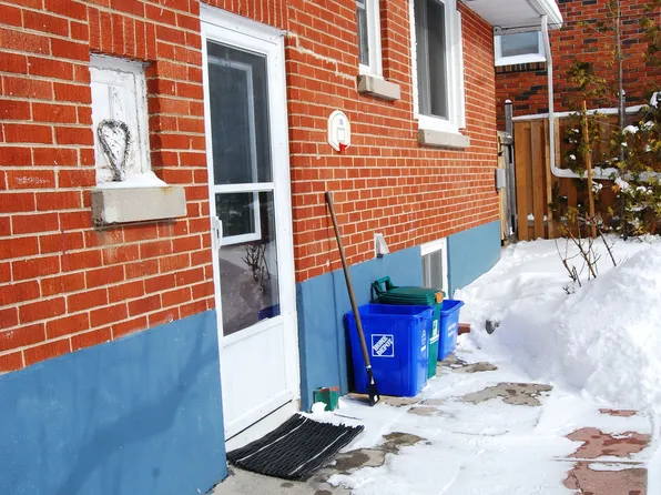 593 Ridgeway Ave #Basement, Oshawa, ON L1J 2W3