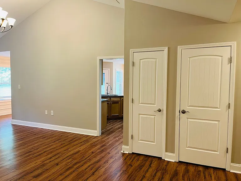 5750 Crest Hill Dr — Photo 5