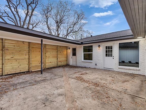 4th image of 5675 Sylmar Rd