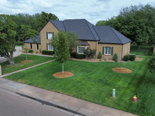 4917 Quail Creek Dr, Great Bend, KS 67530