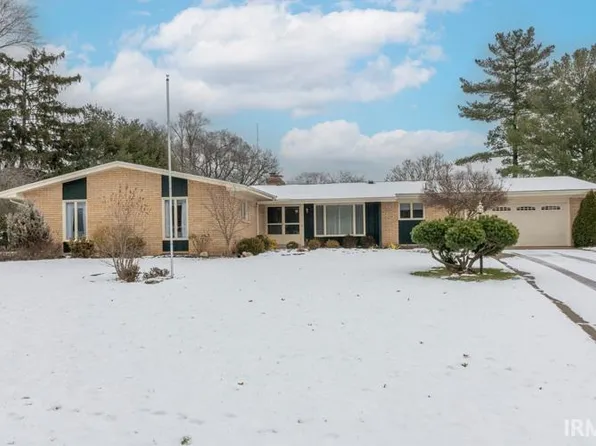 1221 Garway Common St, South Bend, IN 46614