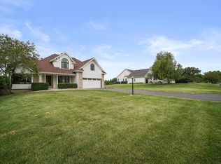 6718 Applewood Ln, Spring Grove, IL 60081