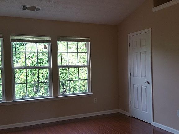 4th image of 2740 Heathrow Dr