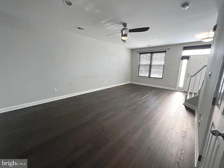 2724 Oak Leaf Ct — Photo 4