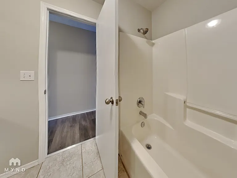 1119 S Brown Ave — Photo 17