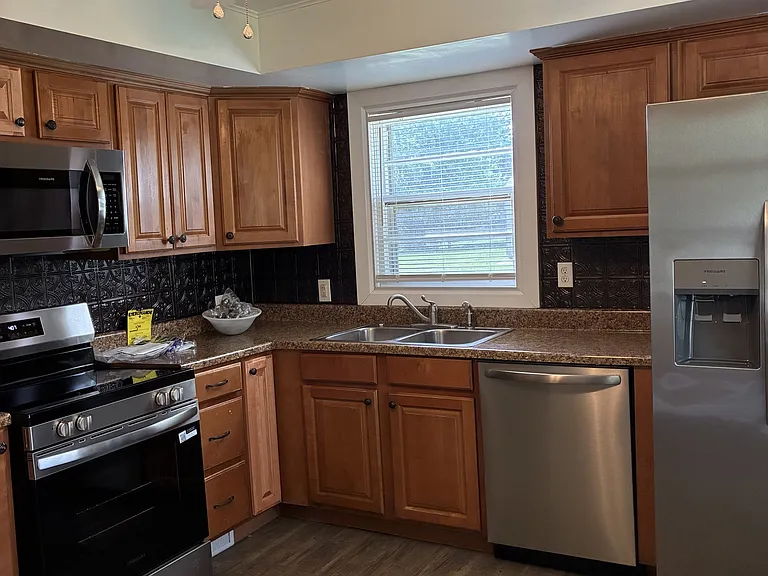1022 Virginia Ave — Photo 10
