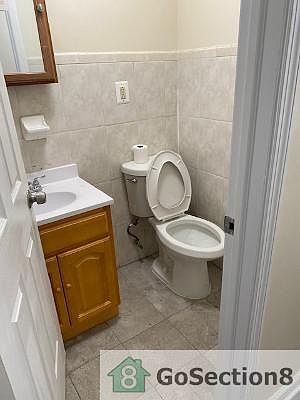 5th image of 1910 Lacombe Ave APT 1