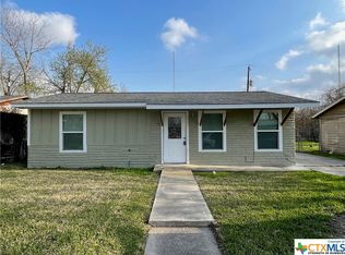 207 E Basin St, Victoria, TX 77901