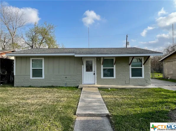 207 E Basin St, Victoria, TX 77901