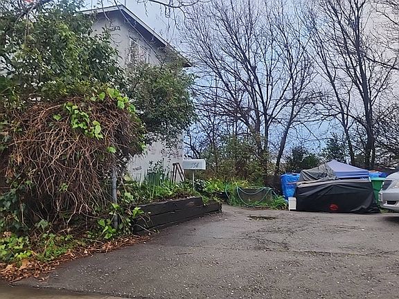 2nd image of 554 Hampton Rd