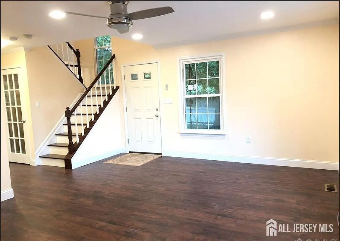 3 bed, 3.0 bath, 1406 sqft, $3,300 — Photo 1