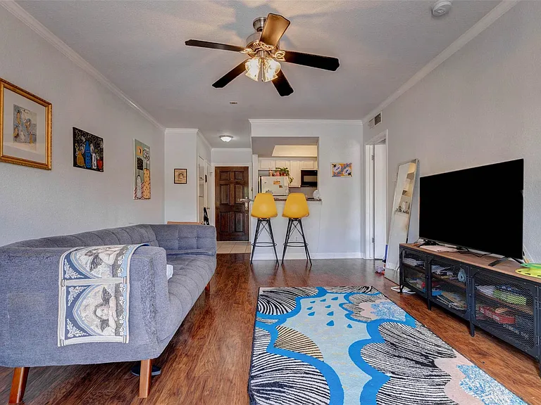 4515 Briar Hollow Pl #215 — Photo 5