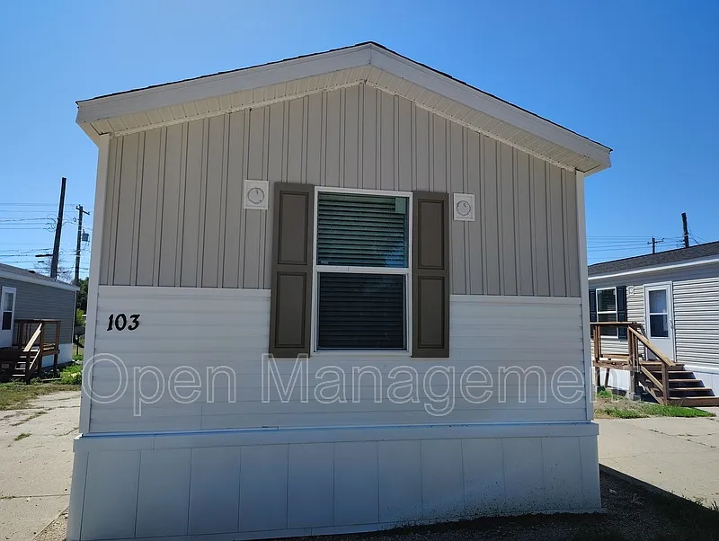 3 bed, 2.0 bath, $1,049 — Photo 2