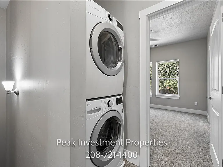 315 E Denver St — Photo 23