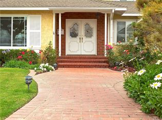 1852 Vuelta Grande Ave, Long Beach, CA 90815