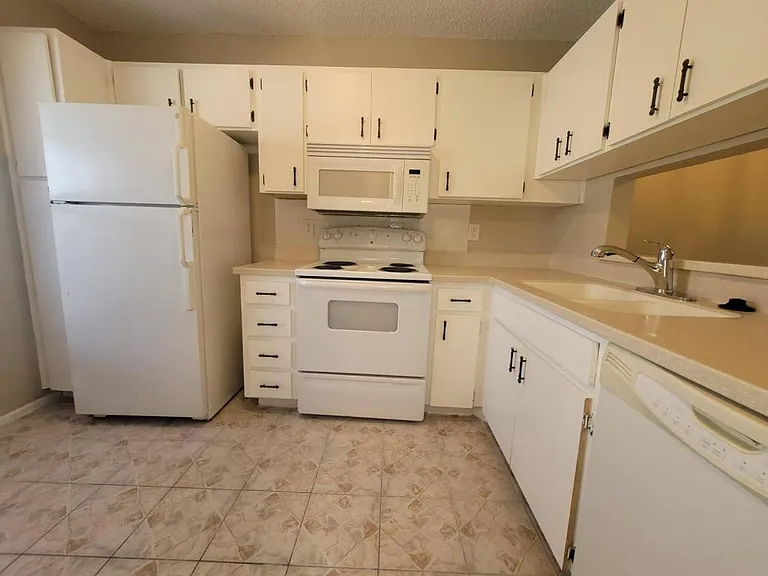 2917 Wainwright Ct — Photo 10