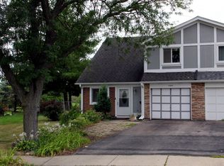 1065 Pheasant Run Ln, Aurora, IL 60504