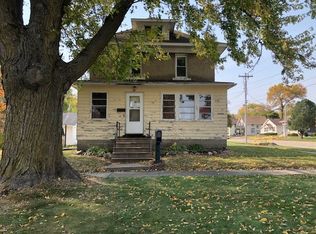 16 N Sherman Ave, New Hampton, IA 50659