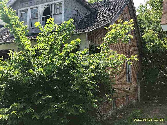 8244 Woodlawn
