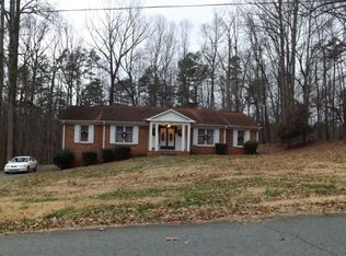 3200 Shaftesbury Ln, Winston Salem, NC 27105