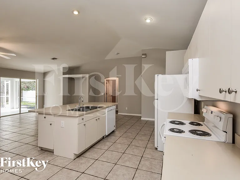 120 SE 46th St — Photo 6