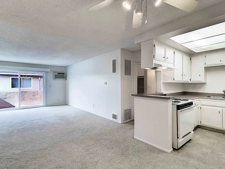 El Dorado Apartments — Photo 37