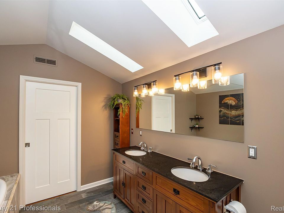 304 Gardenia Ave, photo 29